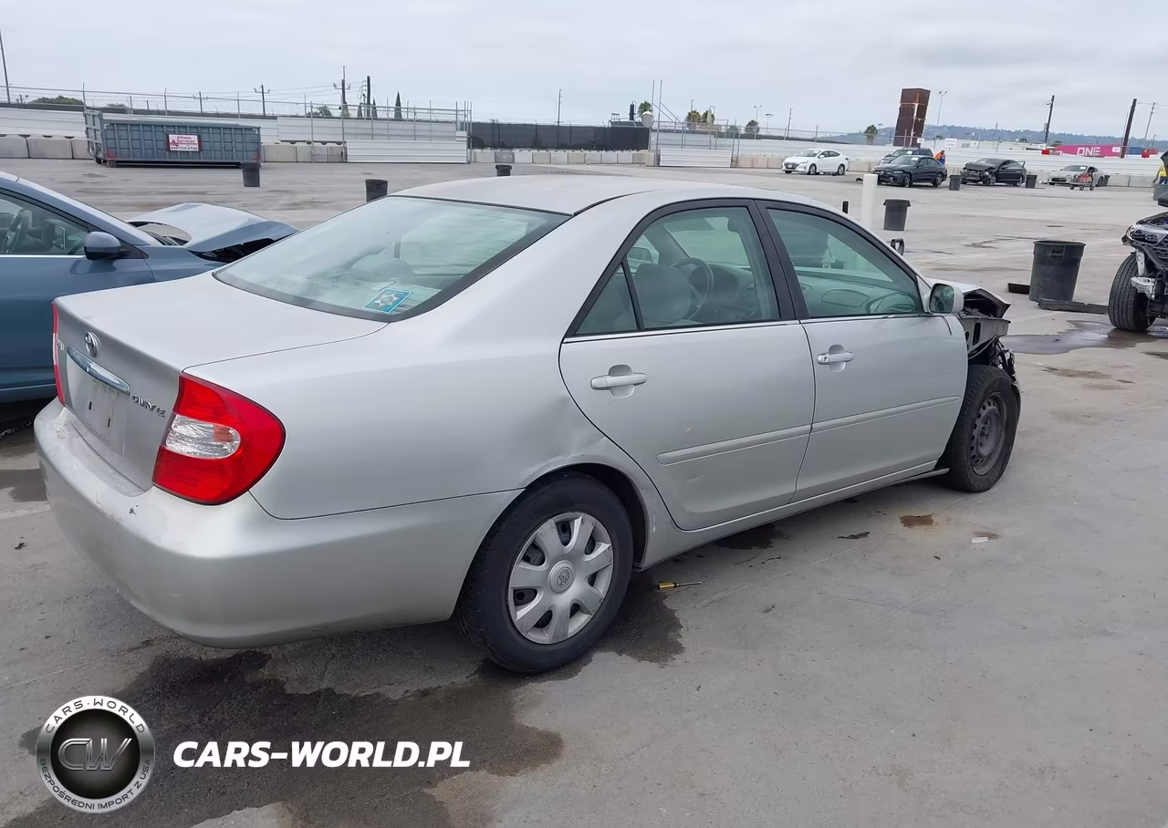 2004 Toyota Camry Le VIN:4T1BE32K14U300666 - 4