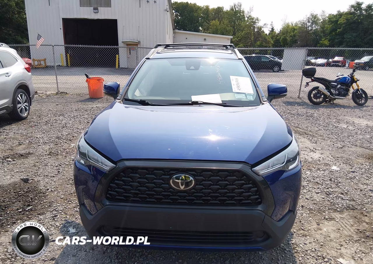 2022 Toyota Corolla Cross Le VIN:7MUCAABG2NV037104 - 12