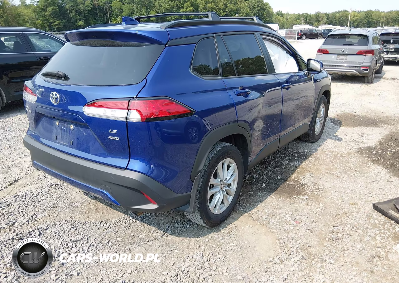 2022 Toyota Corolla Cross Le VIN:7MUCAABG2NV037104 - 4