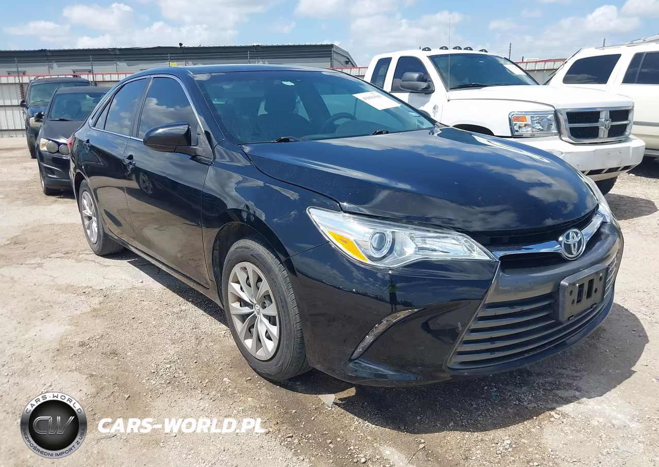 2015 Toyota Camry Le – zdjęcie 1 z 18