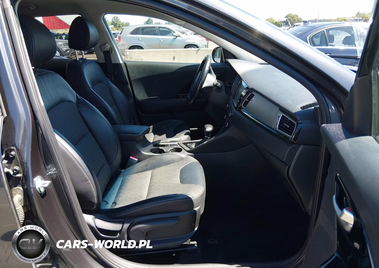 2019 Kia Niro S Touring VIN:KNDCC3LC8K5253293 - 5