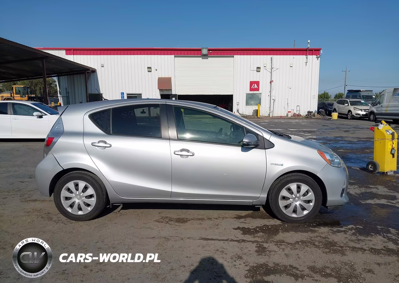 2014 Toyota Prius C One VIN:JTDKDTB35E1075896 - 14