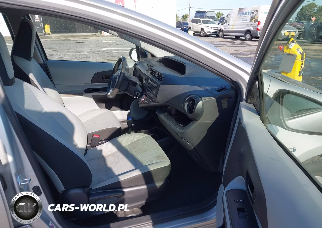 2014 Toyota Prius C One VIN:JTDKDTB35E1075896 - 5