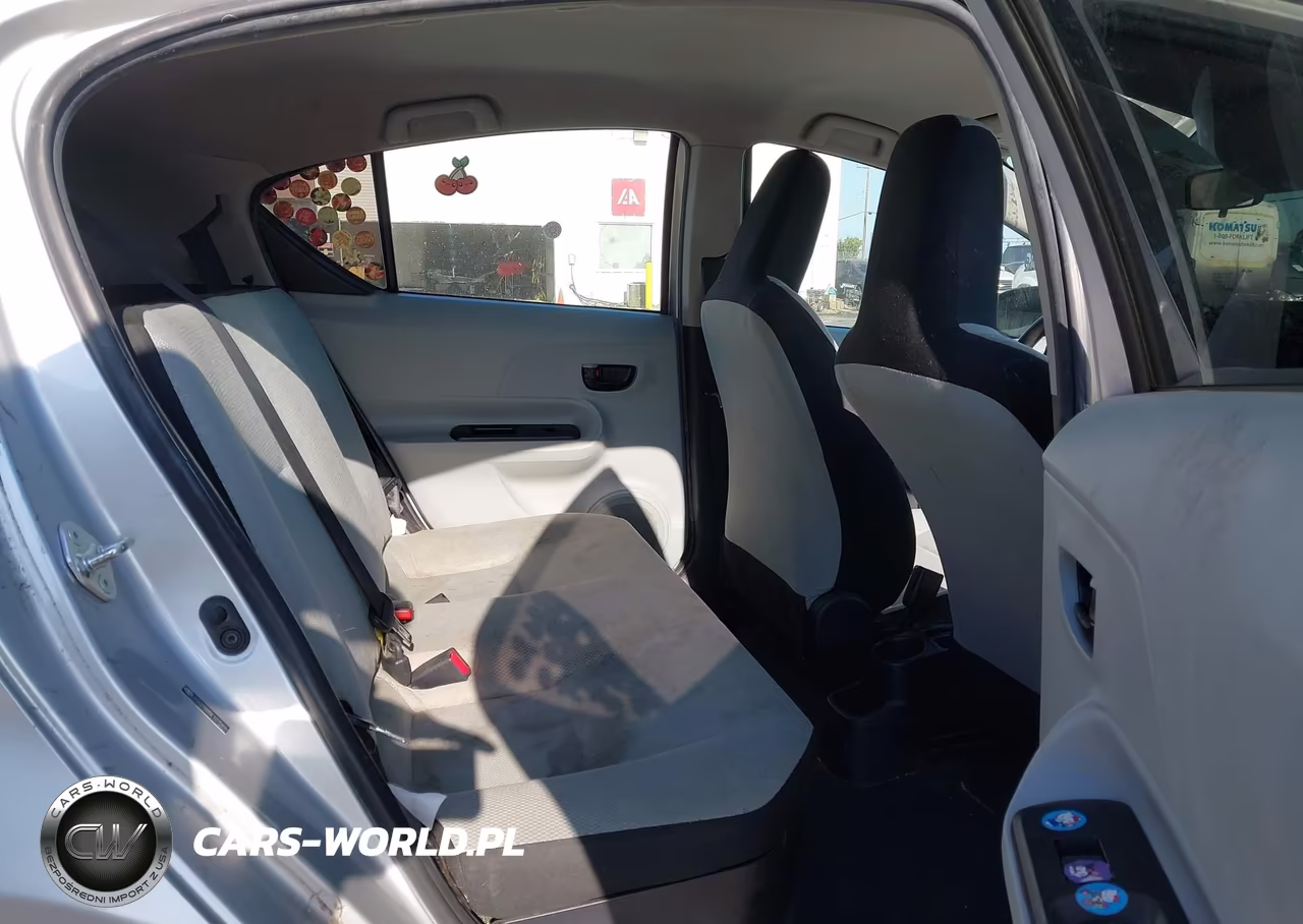 2014 Toyota Prius C One VIN:JTDKDTB35E1075896 - 8