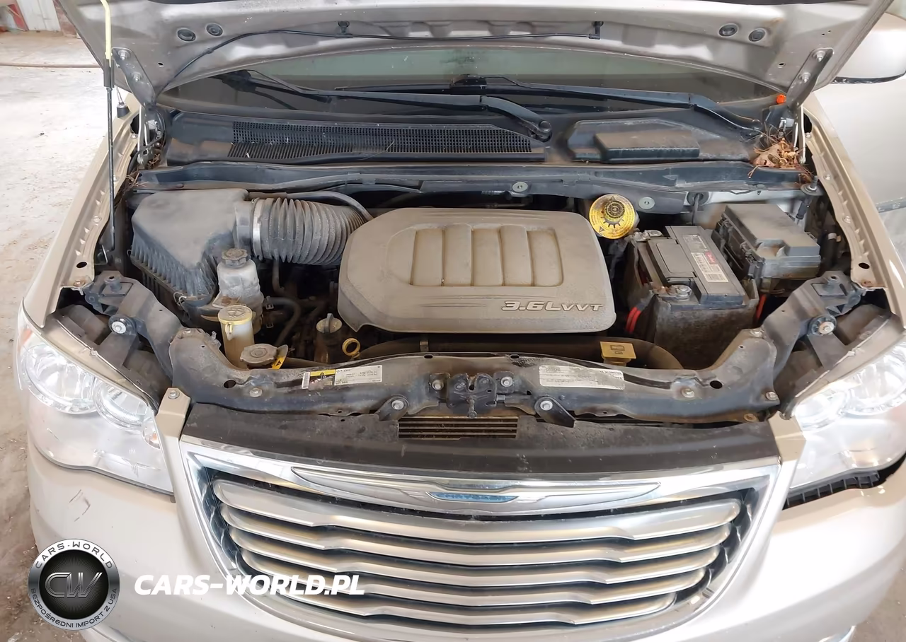 2015 Chrysler Town & Country Premium VIN:2C4RC1JG9FR738975 - 10