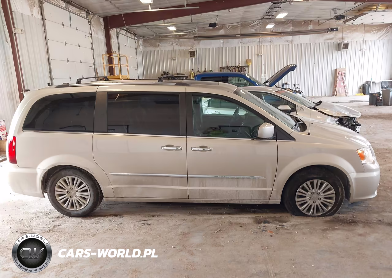 2015 Chrysler Town & Country Premium VIN:2C4RC1JG9FR738975 - 13