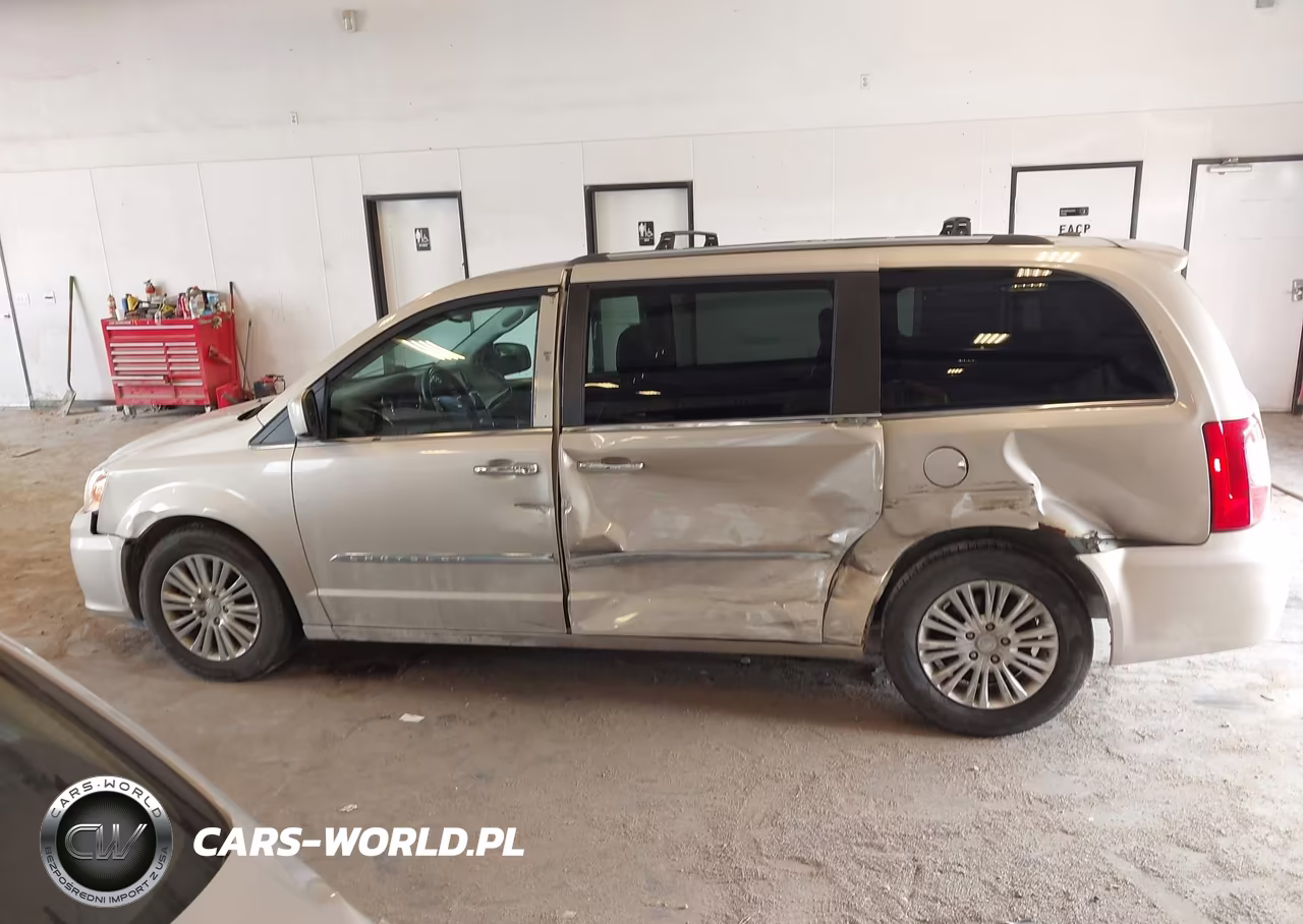 2015 Chrysler Town & Country Premium VIN:2C4RC1JG9FR738975 - 14