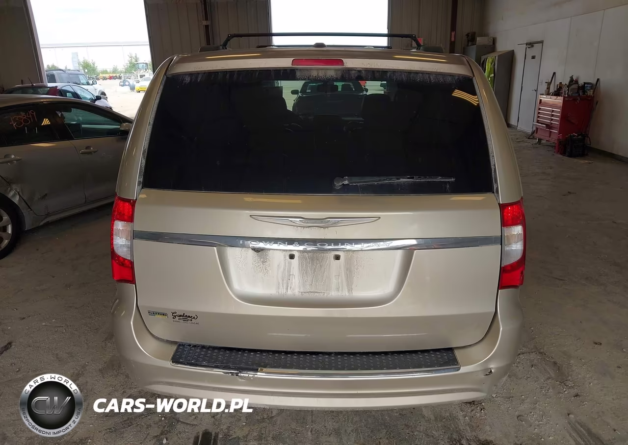 2015 Chrysler Town & Country Premium VIN:2C4RC1JG9FR738975 - 16
