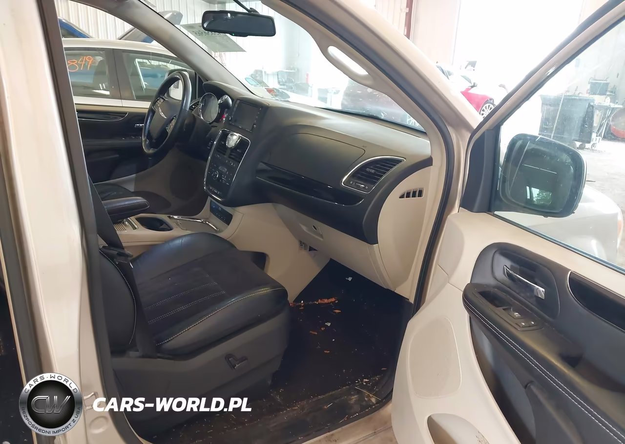 2015 Chrysler Town & Country Premium VIN:2C4RC1JG9FR738975 - 5