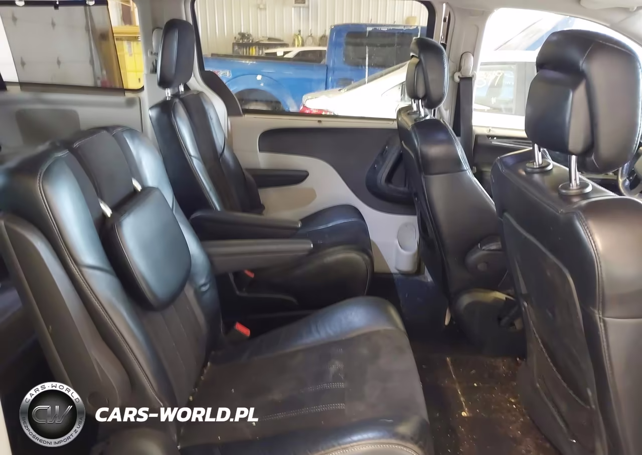 2015 Chrysler Town & Country Premium VIN:2C4RC1JG9FR738975 - 8