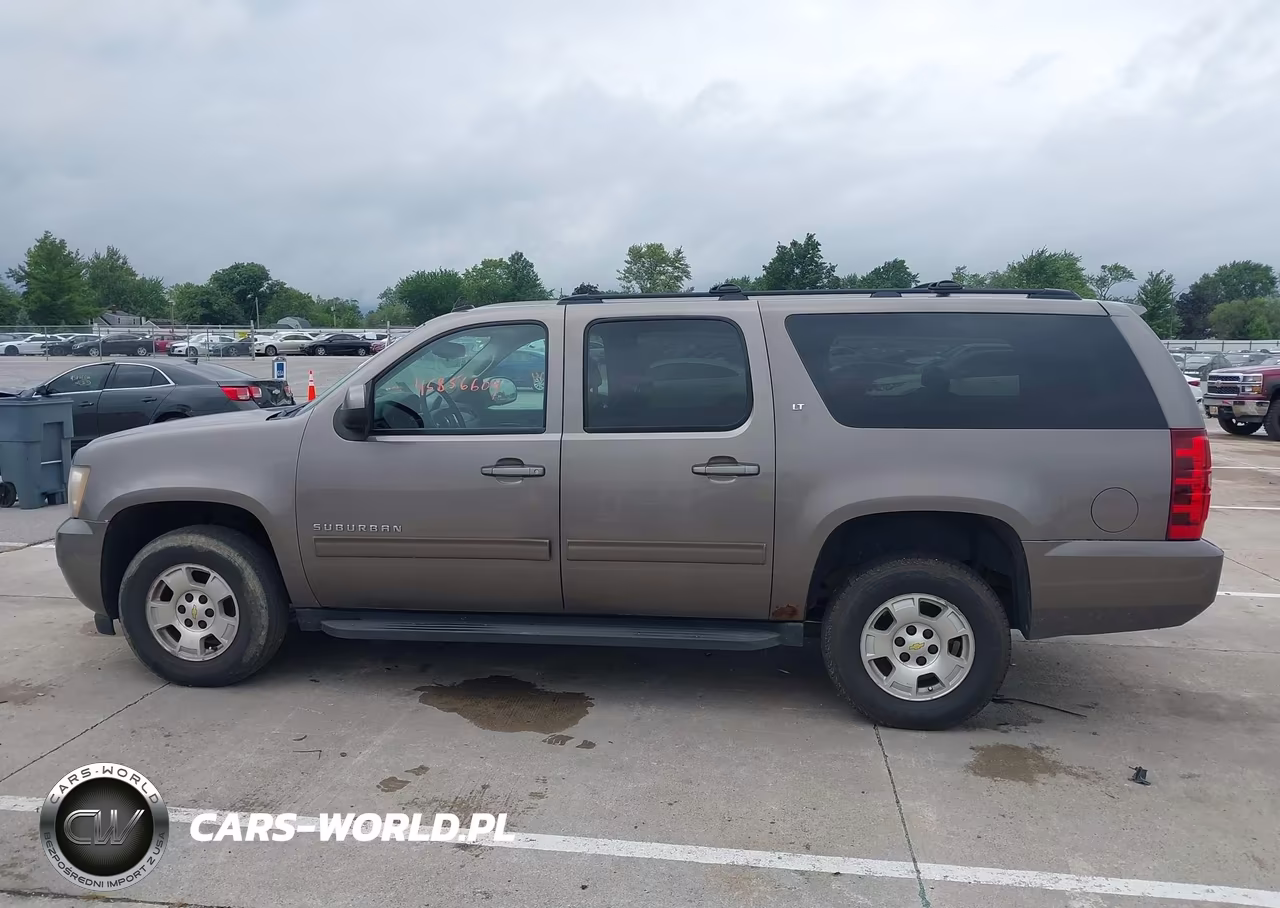 2011 Chevrolet Suburban Lt VIN:1GNSKJE34BR389131 - 14