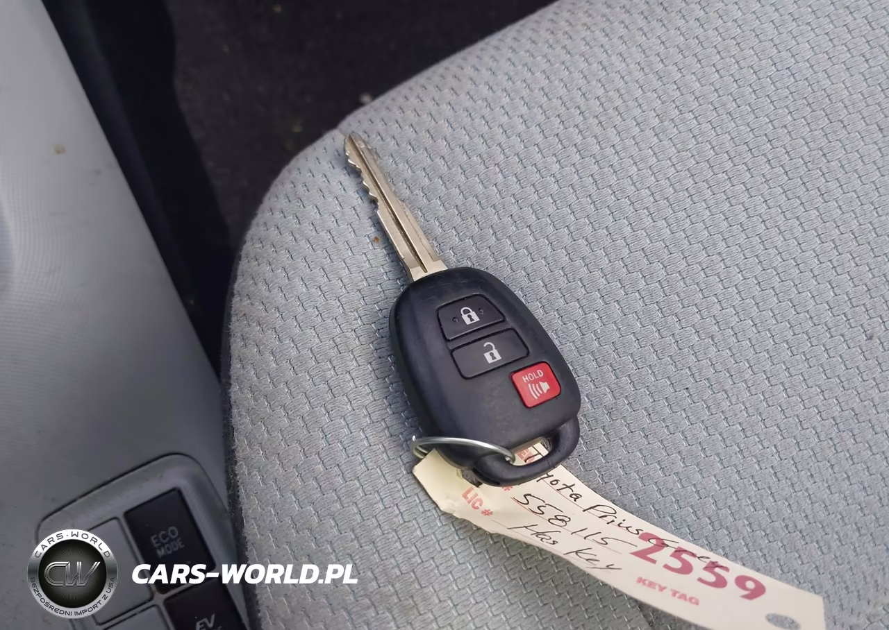 2014 Toyota Prius C One VIN:JTDKDTB30E1558115 - 11