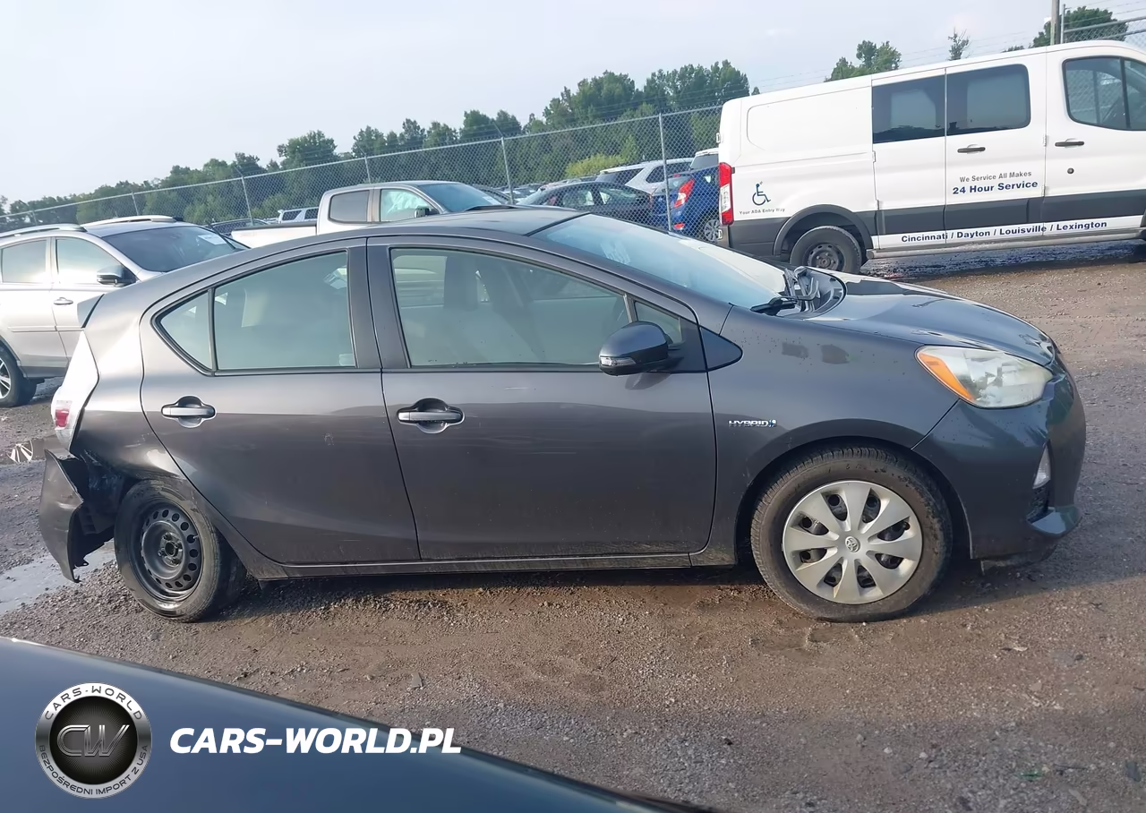 2014 Toyota Prius C One VIN:JTDKDTB30E1558115 - 13
