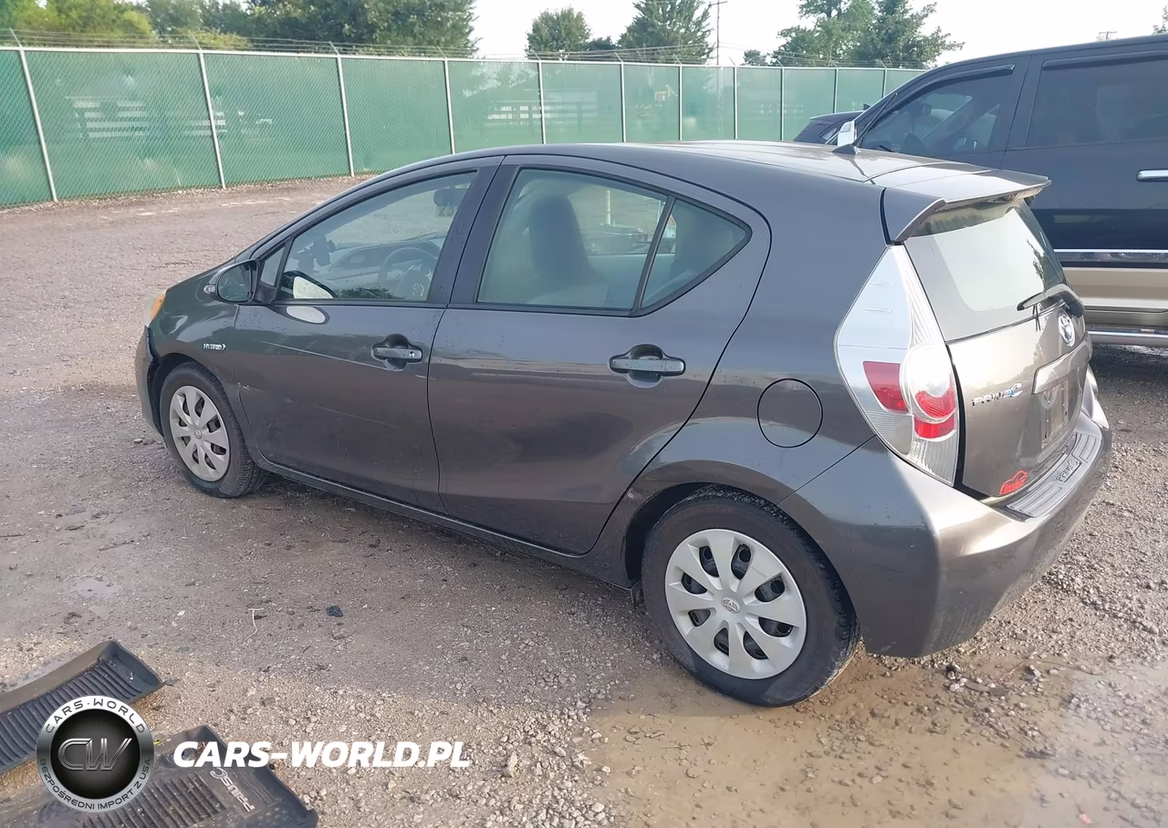 2014 Toyota Prius C One VIN:JTDKDTB30E1558115 - 3