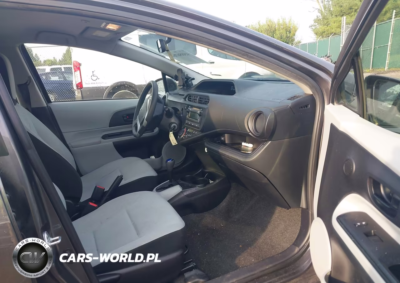 2014 Toyota Prius C One VIN:JTDKDTB30E1558115 - 5