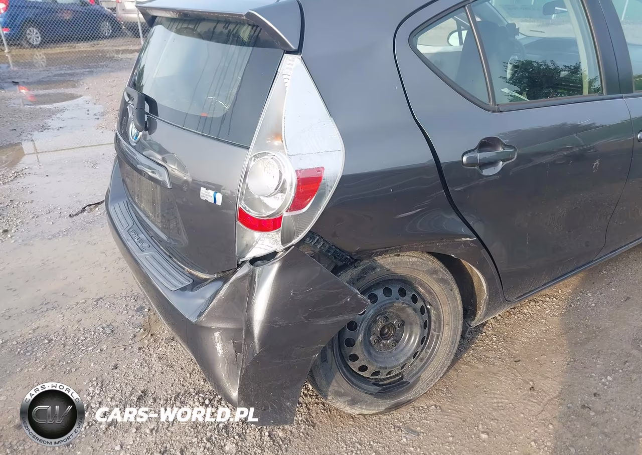 2014 Toyota Prius C One VIN:JTDKDTB30E1558115 - 6