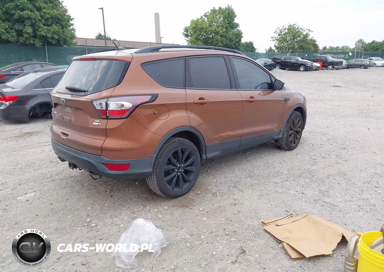 2017 Ford Escape Se VIN:1FMCU9GD4HUB55875 - 4