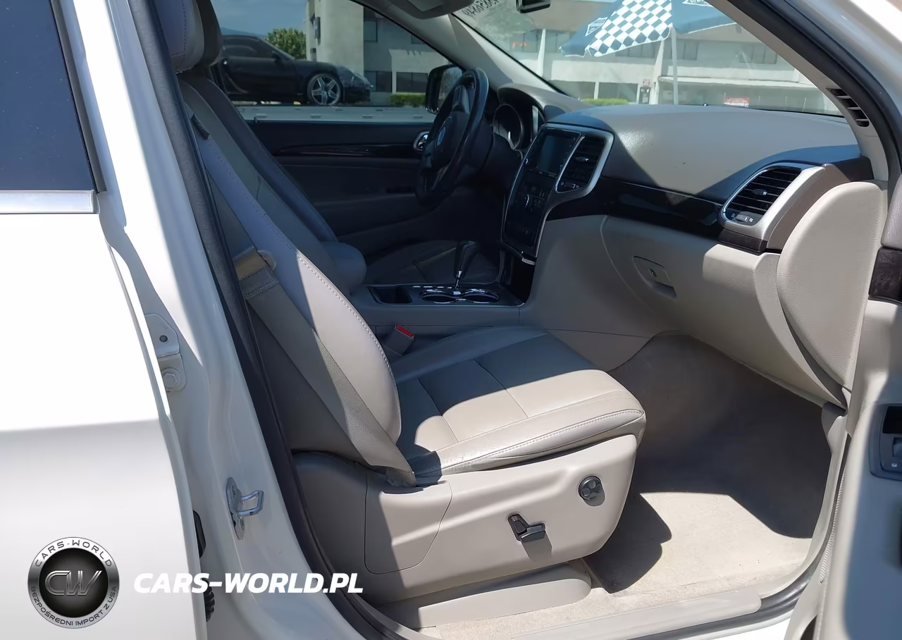 2012 Jeep Grand Cherokee Laredo VIN:1C4RJEAG3CC239977 - 5