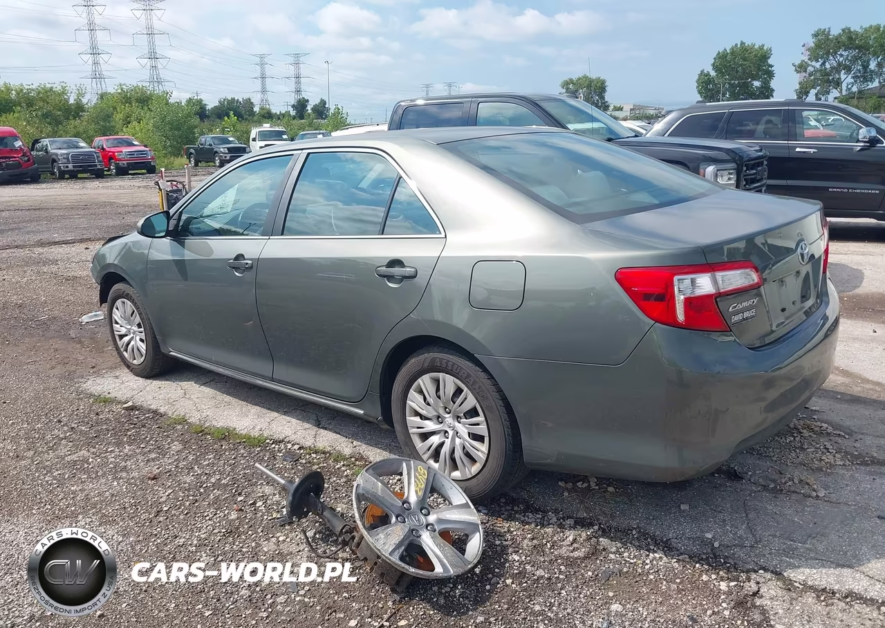 2014 Toyota Camry Le VIN:4T4BF1FK5ER415600 - 3