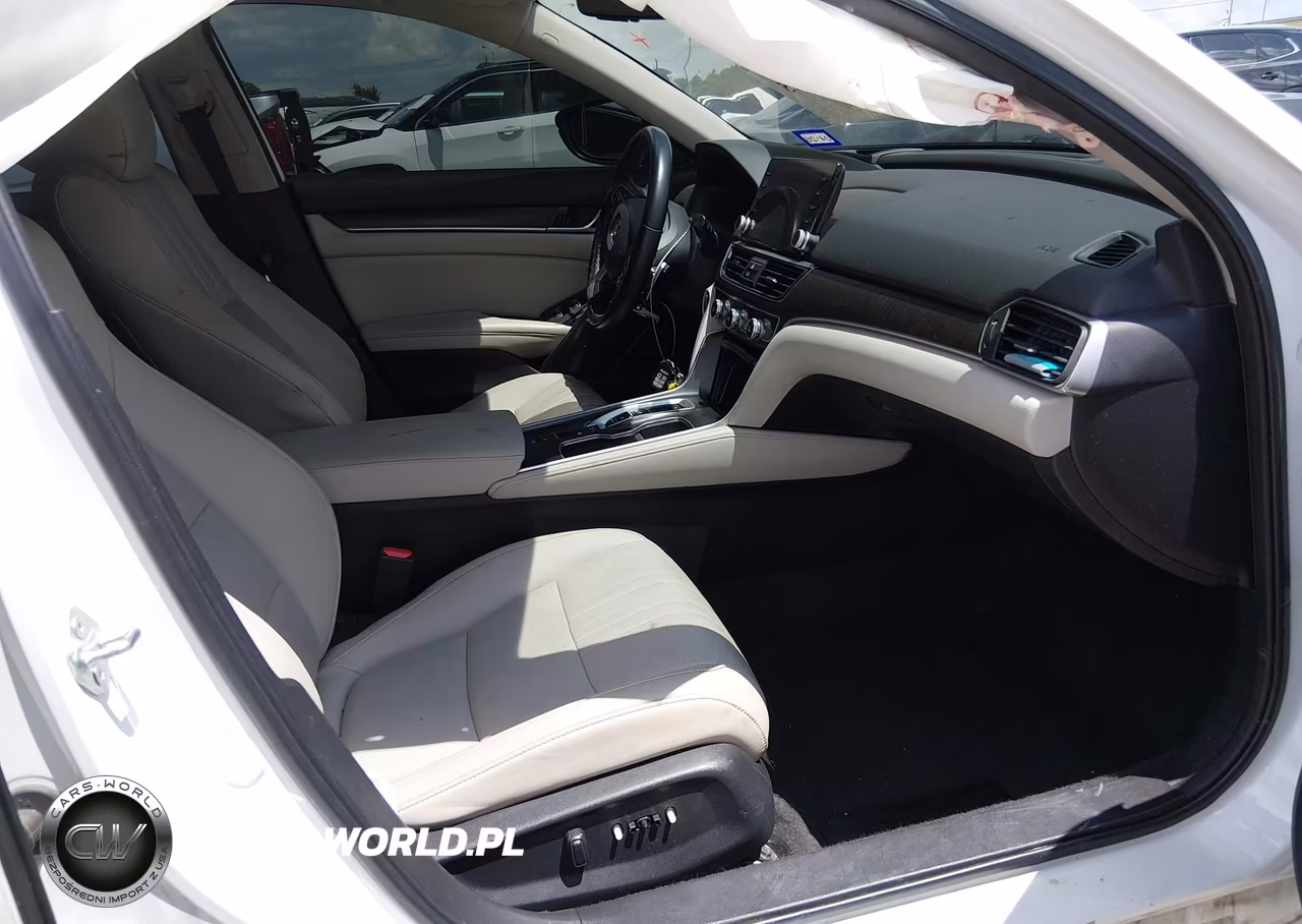 2022 Honda Accord Hybrid Touring VIN:1HGCV3F96NA011674 - 5