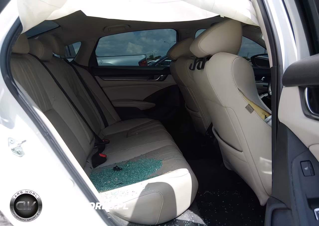 2022 Honda Accord Hybrid Touring VIN:1HGCV3F96NA011674 - 8