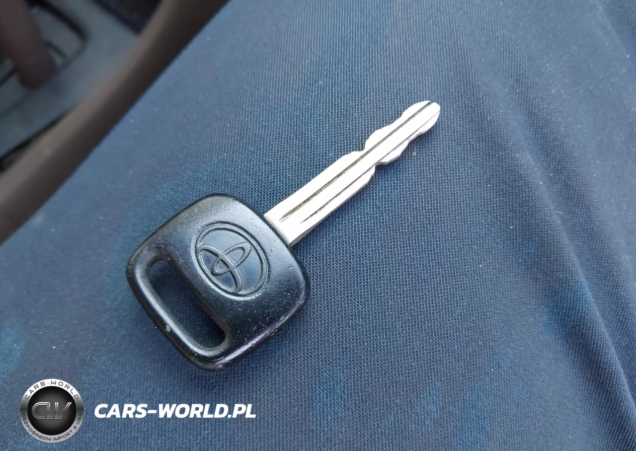 1999 Toyota Camry Le VIN:JT2BG22K8X0295348 - 11