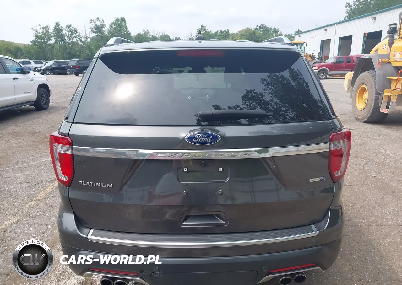 2018 Ford Explorer Platinum VIN:1FM5K8HT6JGB85589 - 16