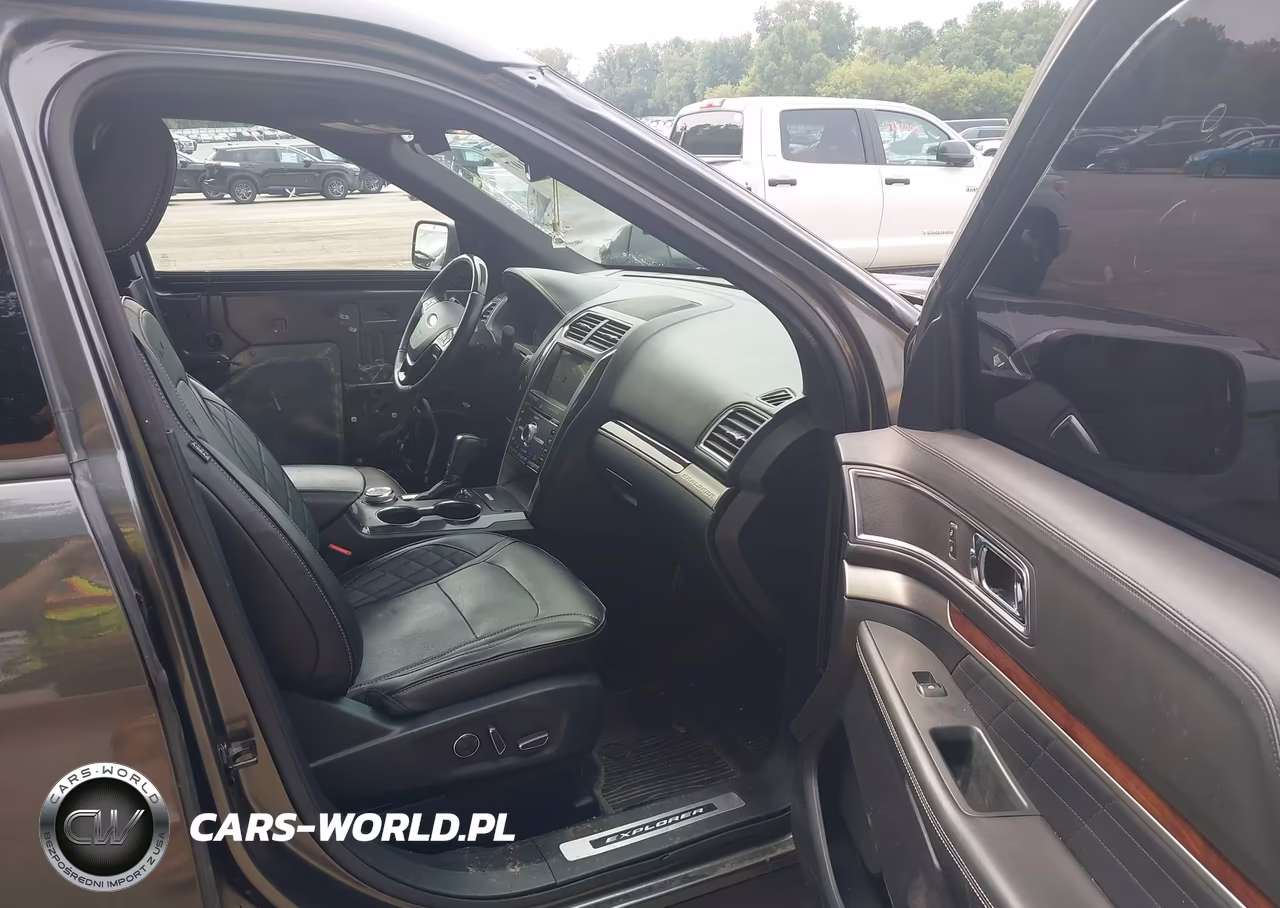 2018 Ford Explorer Platinum VIN:1FM5K8HT6JGB85589 - 5