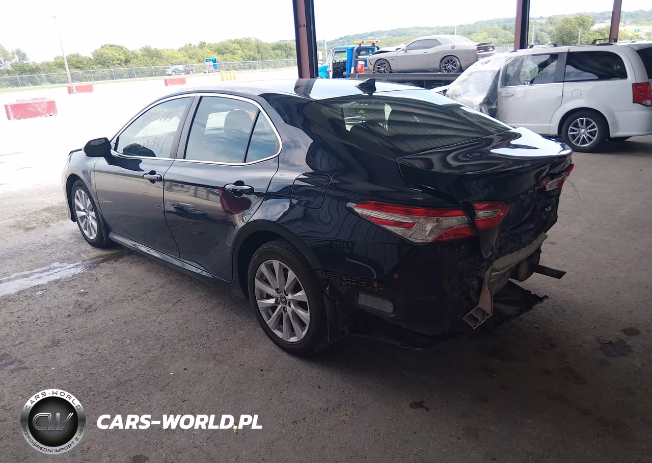 2019 Toyota Camry Le VIN:4T1B11HK4KU731345 - 3