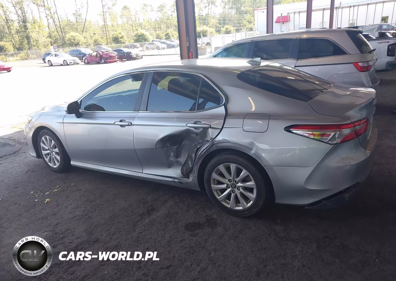 2019 Toyota Camry Le VIN:4T1B11HK9KU810879 - 14
