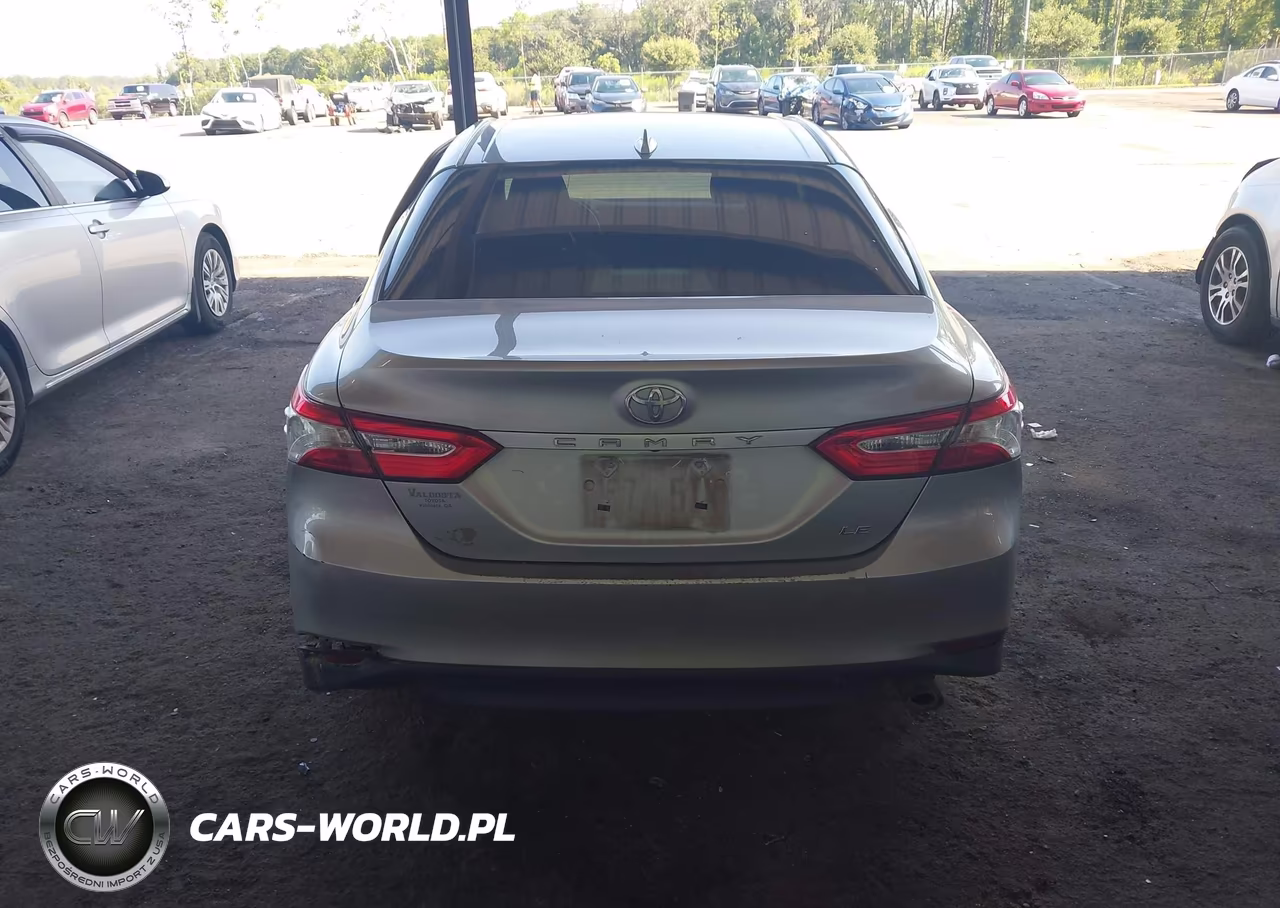 2019 Toyota Camry Le VIN:4T1B11HK9KU810879 - 16