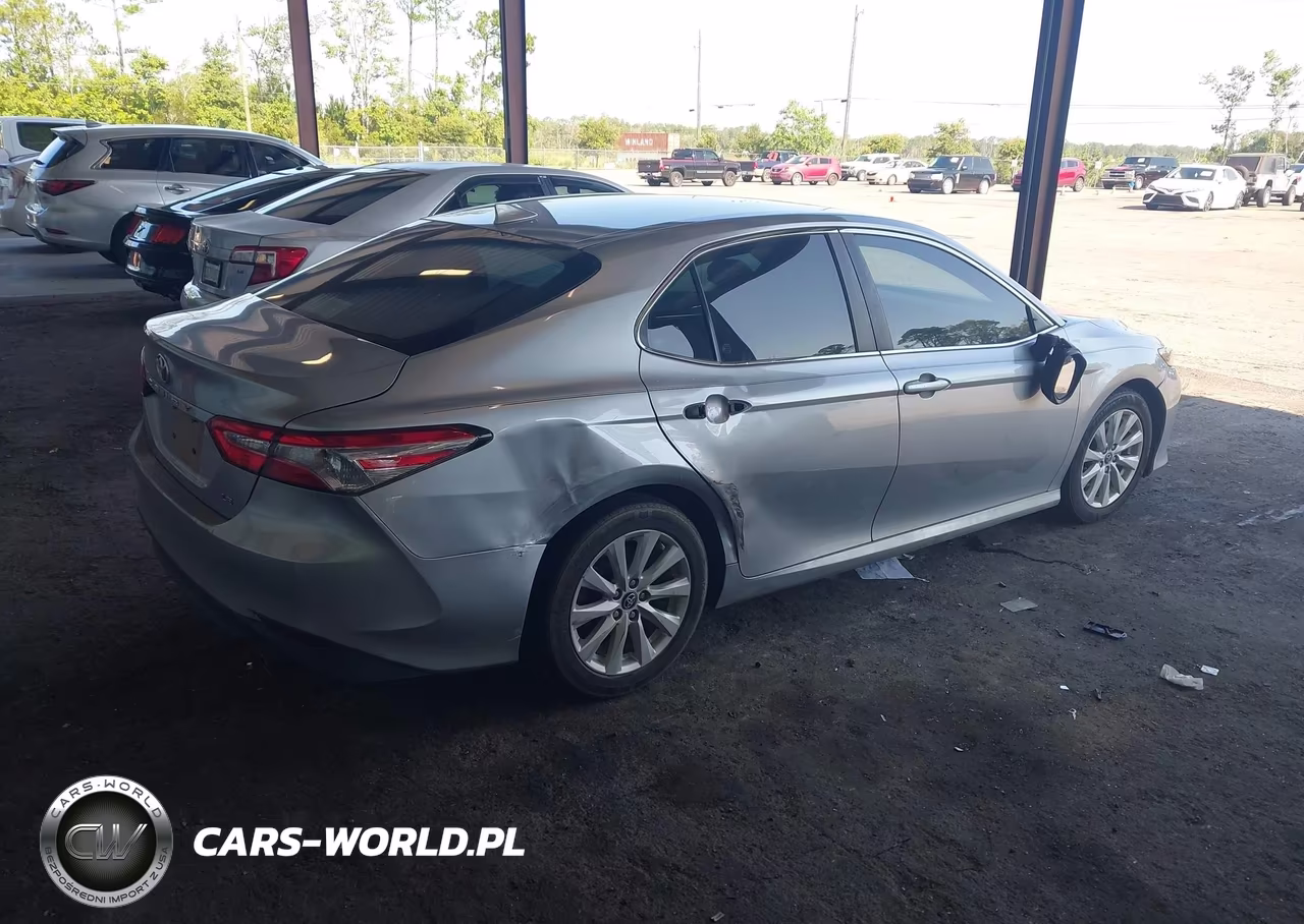 2019 Toyota Camry Le VIN:4T1B11HK9KU810879 - 4
