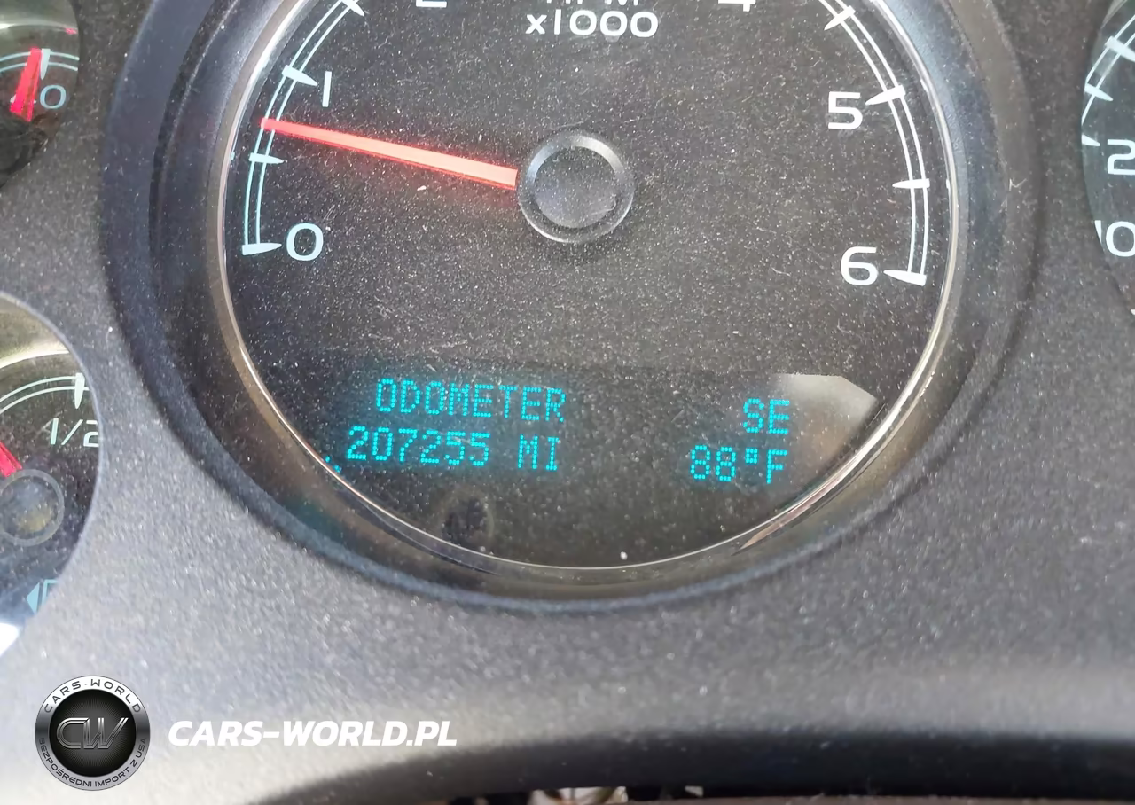 2011 Chevrolet Tahoe Ls VIN:1GNSCAE03BR140418 - 15