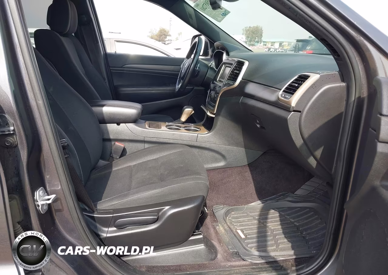 2016 Jeep Grand Cherokee Laredo VIN:1C4RJEAGXGC457985 - 5