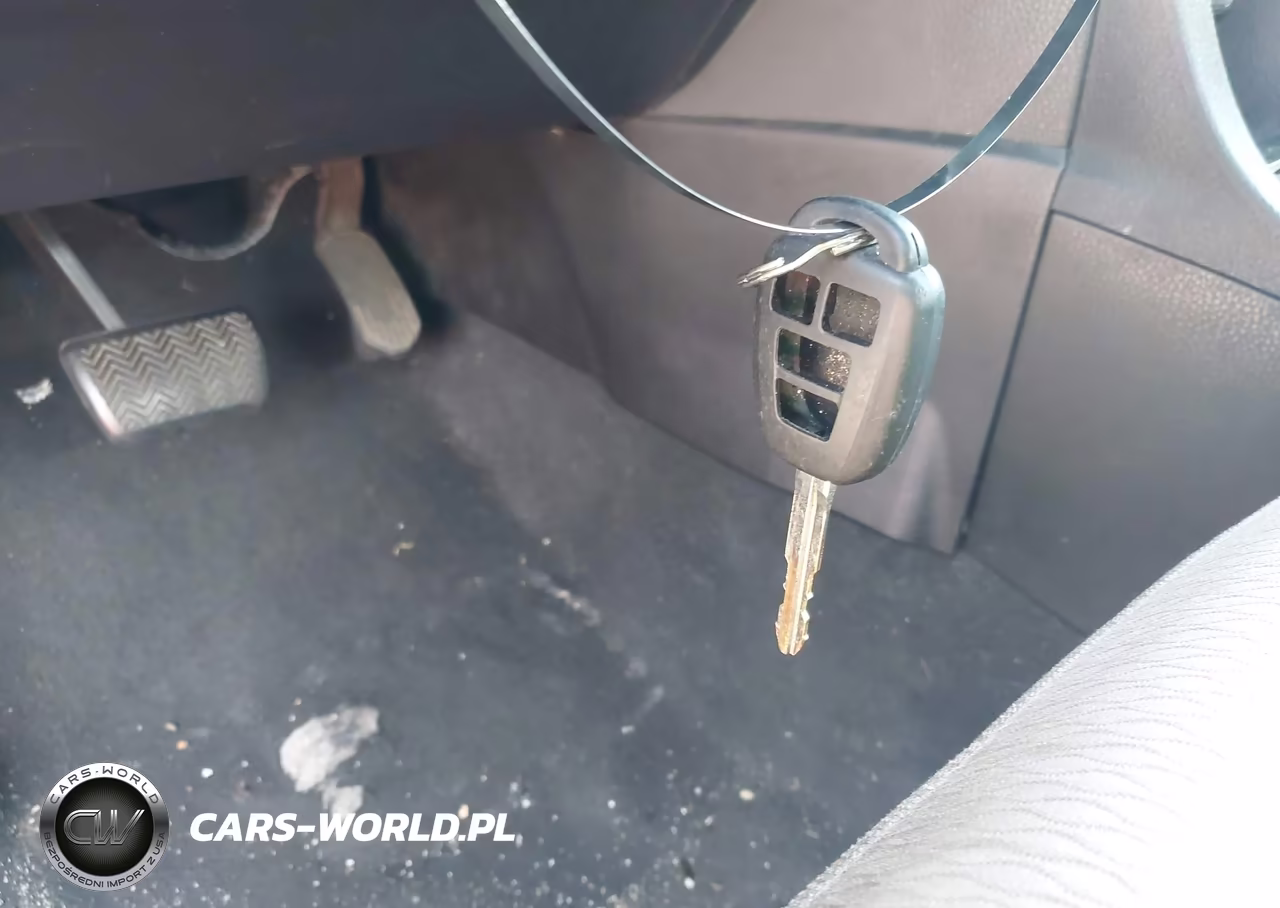 2018 Toyota Corolla Le VIN:5YFBURHE0JP813864 - 11