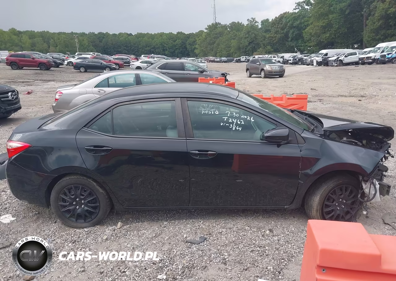 2018 Toyota Corolla Le VIN:5YFBURHE0JP813864 - 14