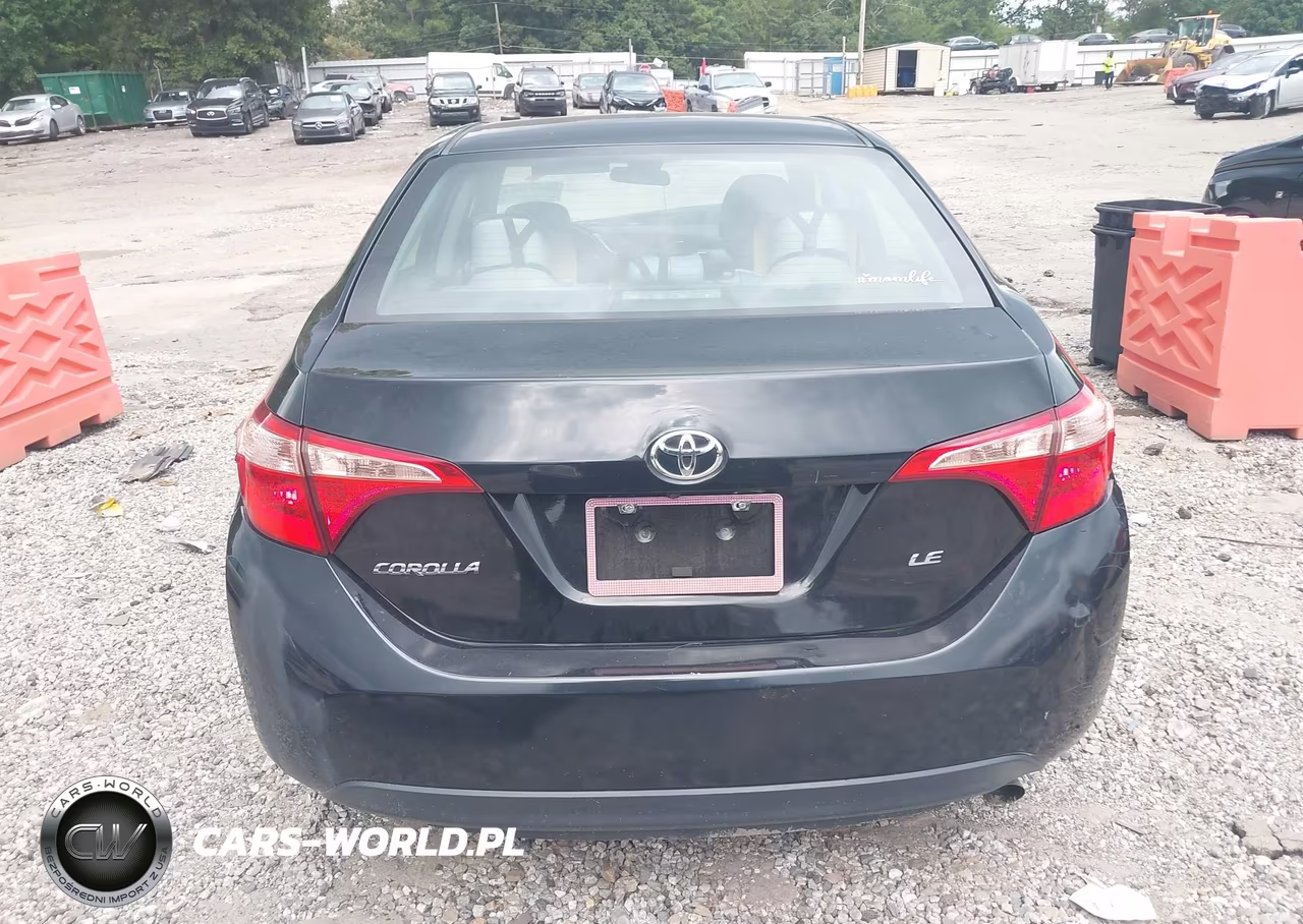 2018 Toyota Corolla Le VIN:5YFBURHE0JP813864 - 17