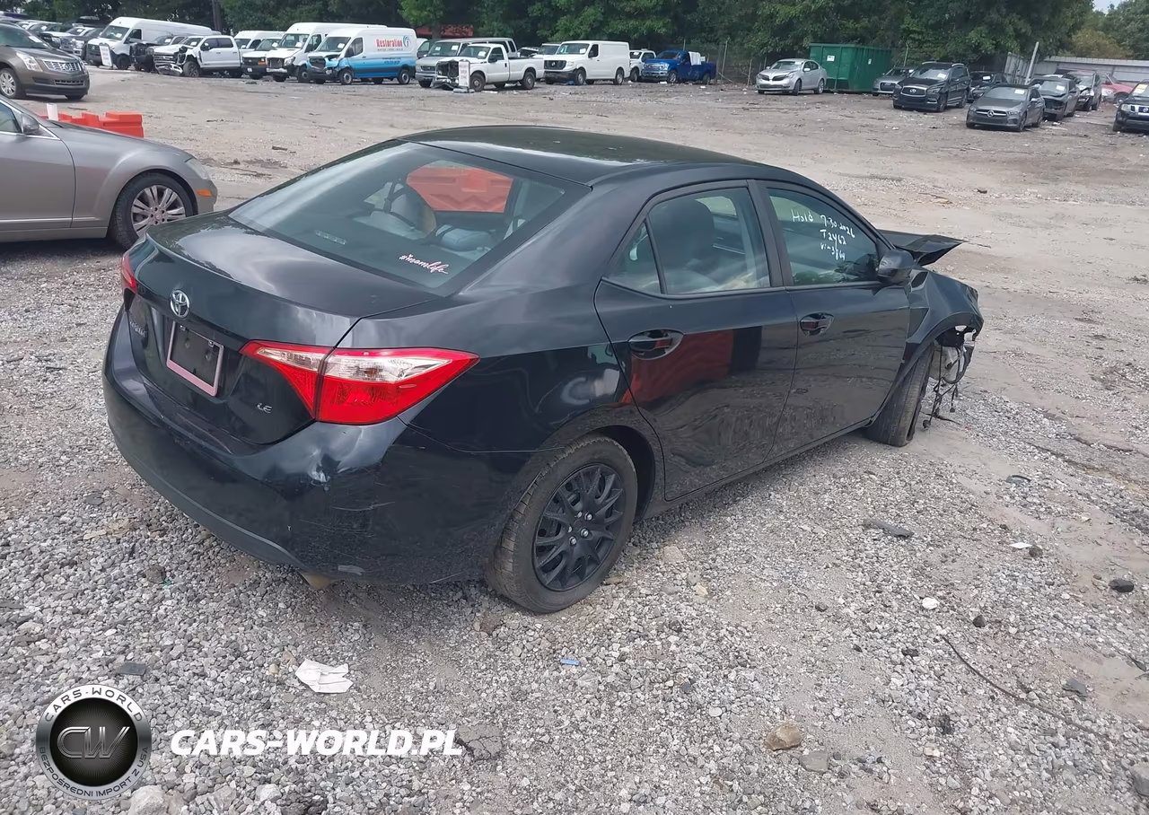 2018 Toyota Corolla Le VIN:5YFBURHE0JP813864 - 4