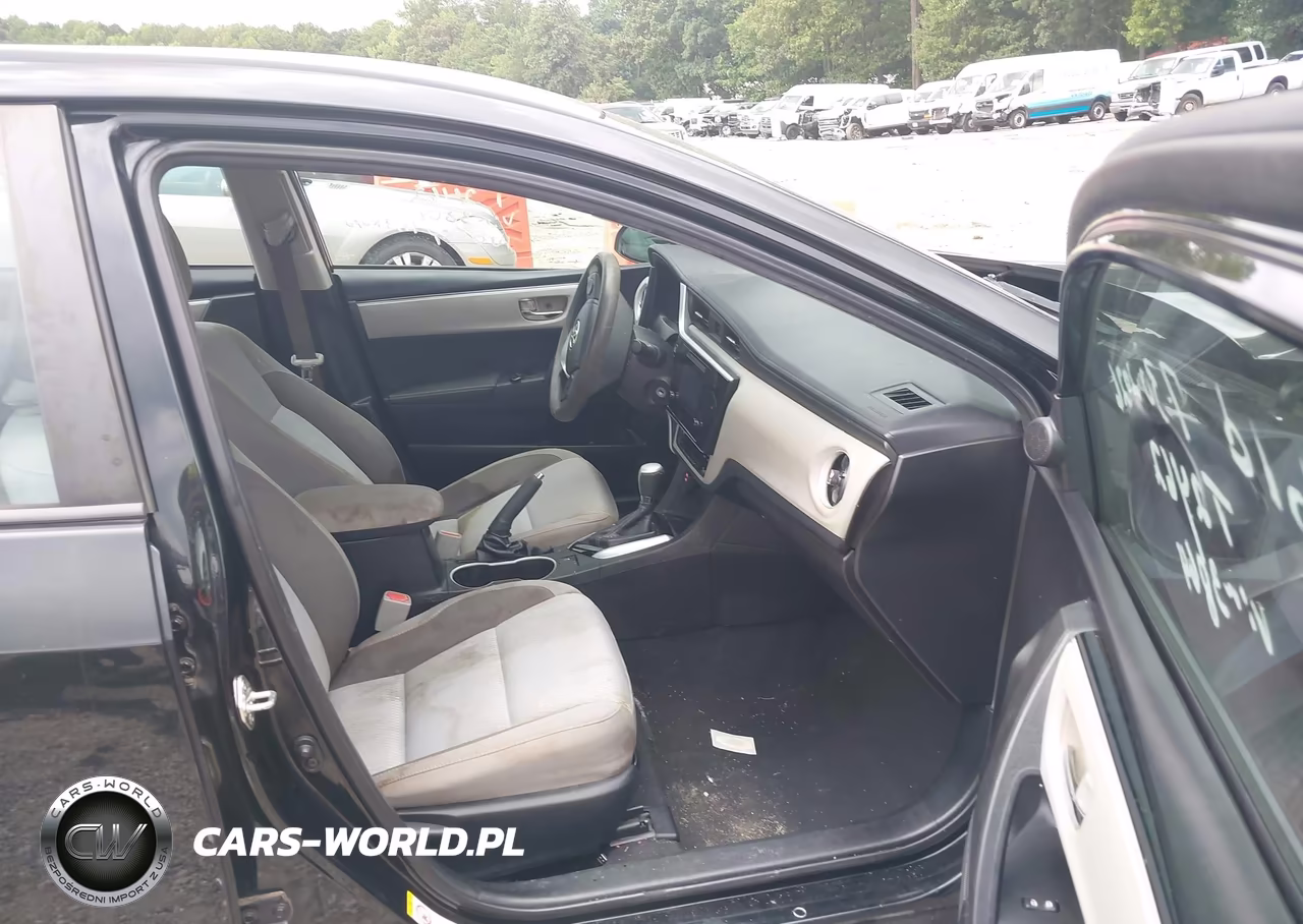 2018 Toyota Corolla Le VIN:5YFBURHE0JP813864 - 5