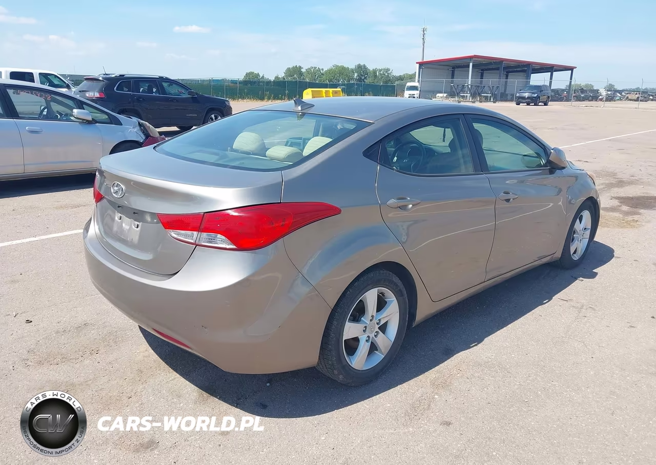 2013 Hyundai Elantra Gls VIN:5NPDH4AE8DH227814 - 4
