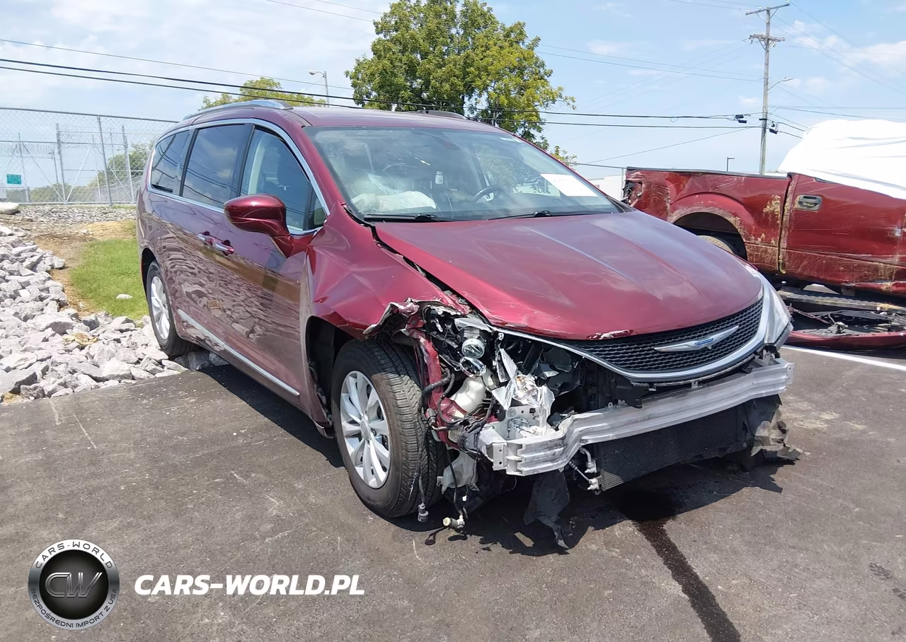 2018 Chrysler Pacifica Touring L VIN:2C4RC1BG3JR144180 - 1