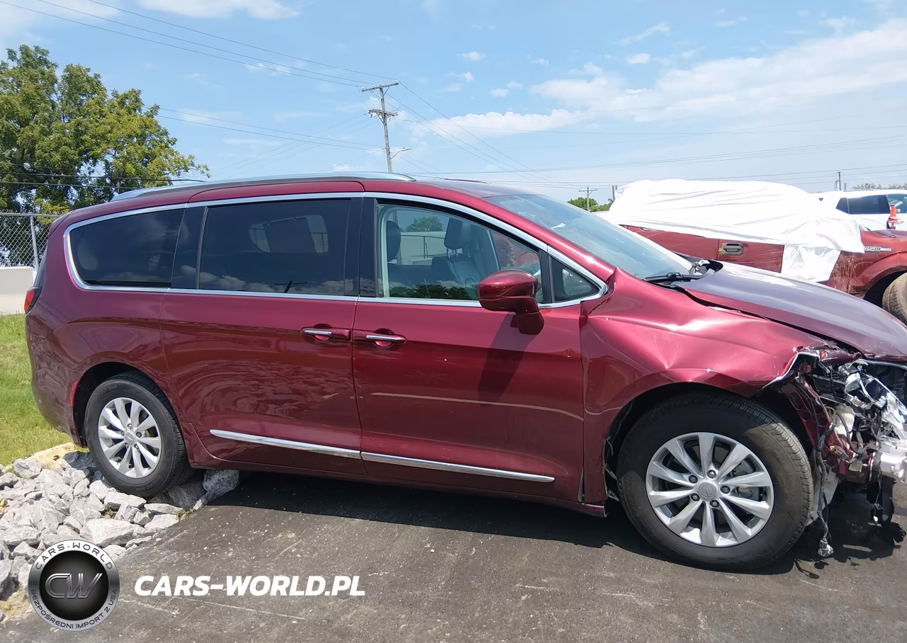 2018 Chrysler Pacifica Touring L VIN:2C4RC1BG3JR144180 - 13