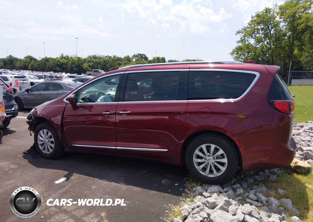 2018 Chrysler Pacifica Touring L VIN:2C4RC1BG3JR144180 - 14