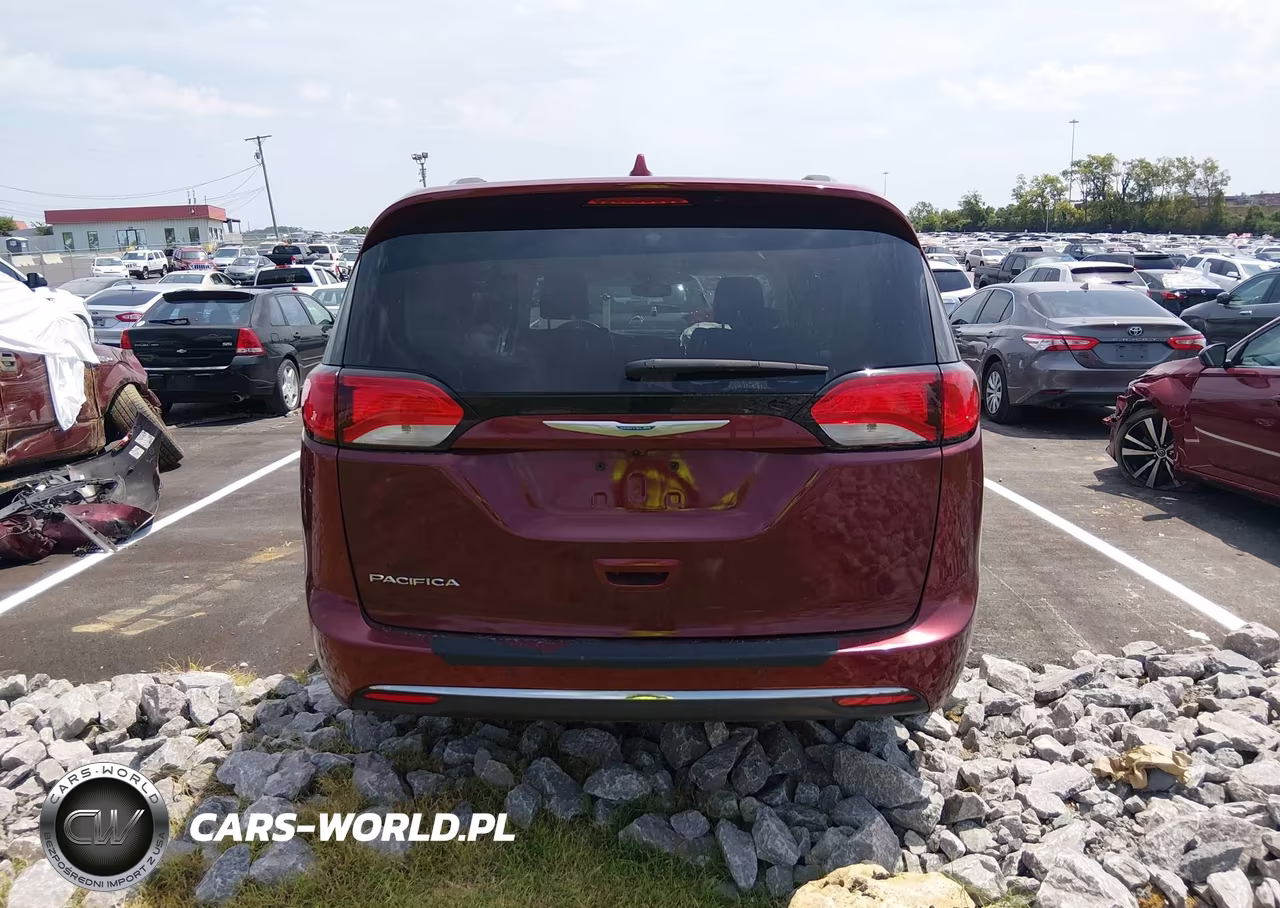 2018 Chrysler Pacifica Touring L VIN:2C4RC1BG3JR144180 - 16