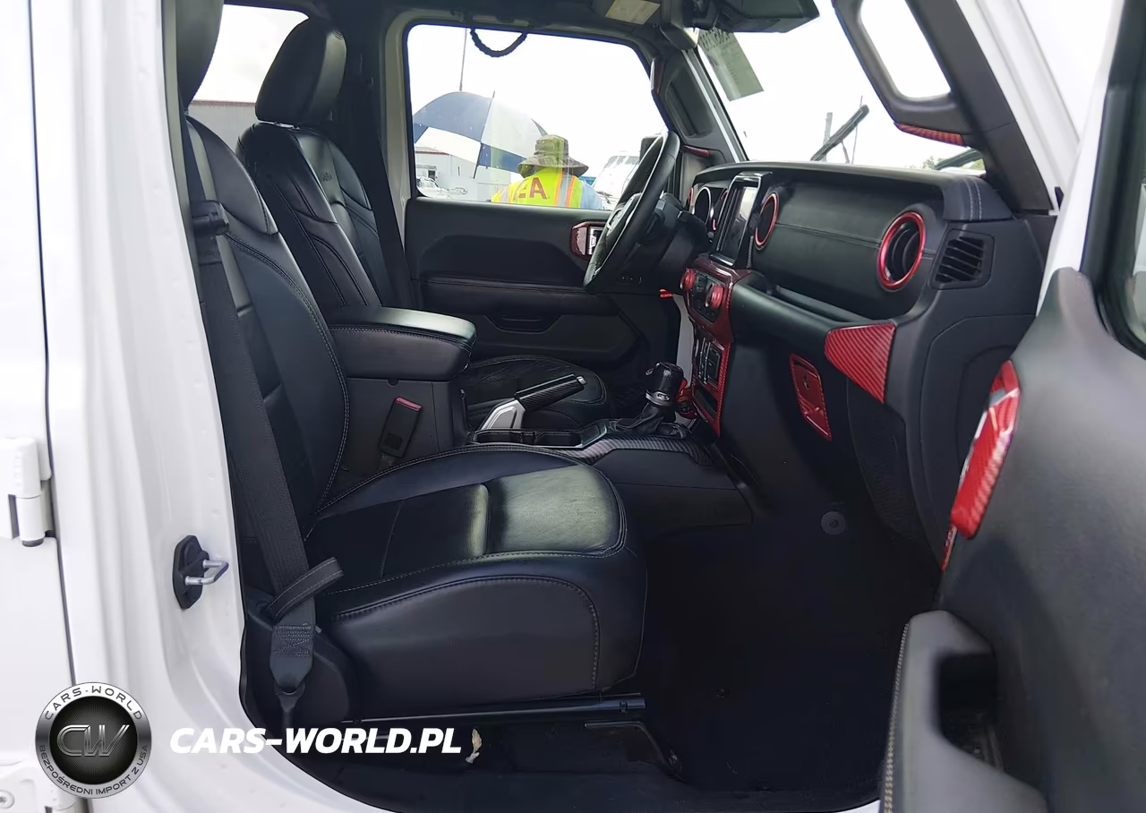 2019 Jeep Wrangler Unlimited Sahara 4X4 VIN:1C4HJXEN3KW510663 - 5
