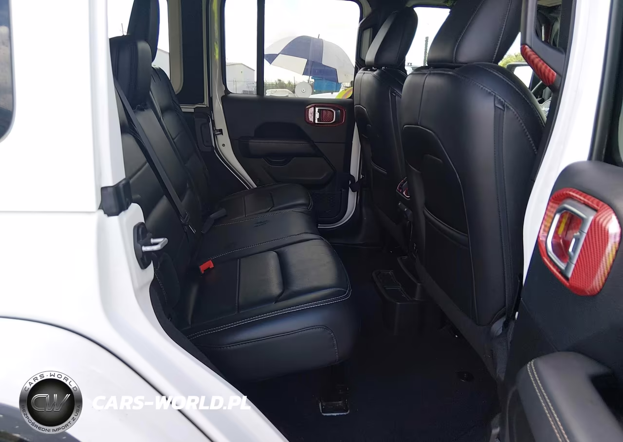 2019 Jeep Wrangler Unlimited Sahara 4X4 VIN:1C4HJXEN3KW510663 - 8