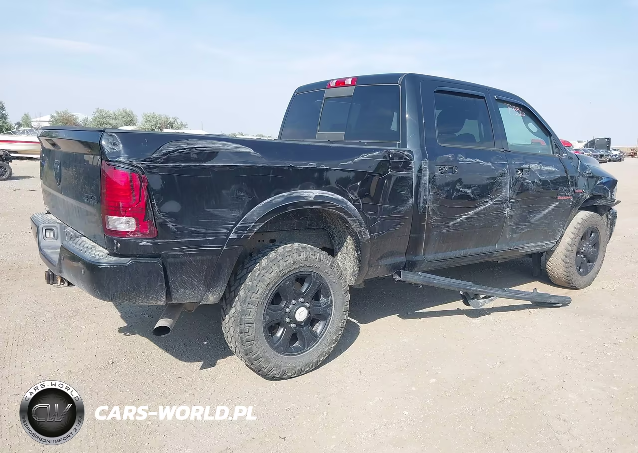 2016 Ram 2500 Laramie VIN:3C6UR5FJ4GG351088 - 4