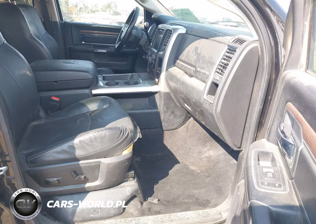 2016 Ram 2500 Laramie VIN:3C6UR5FJ4GG351088 - 5