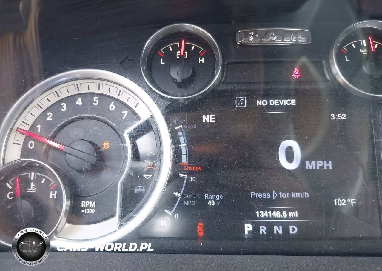 2016 Ram 2500 Laramie VIN:3C6UR5FJ4GG351088 - 7