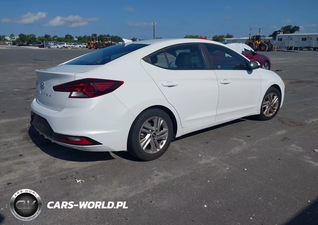 2019 Hyundai Elantra Sel VIN:5NPD84LF4KH458941 - 4
